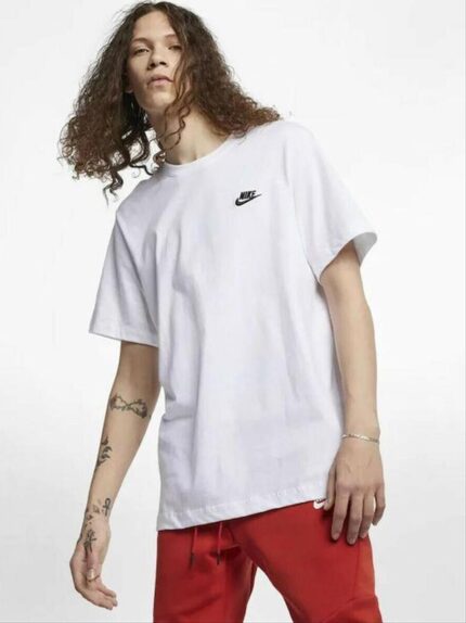 Nike-Sportswear-Club-T-Shirt-AR4997-101